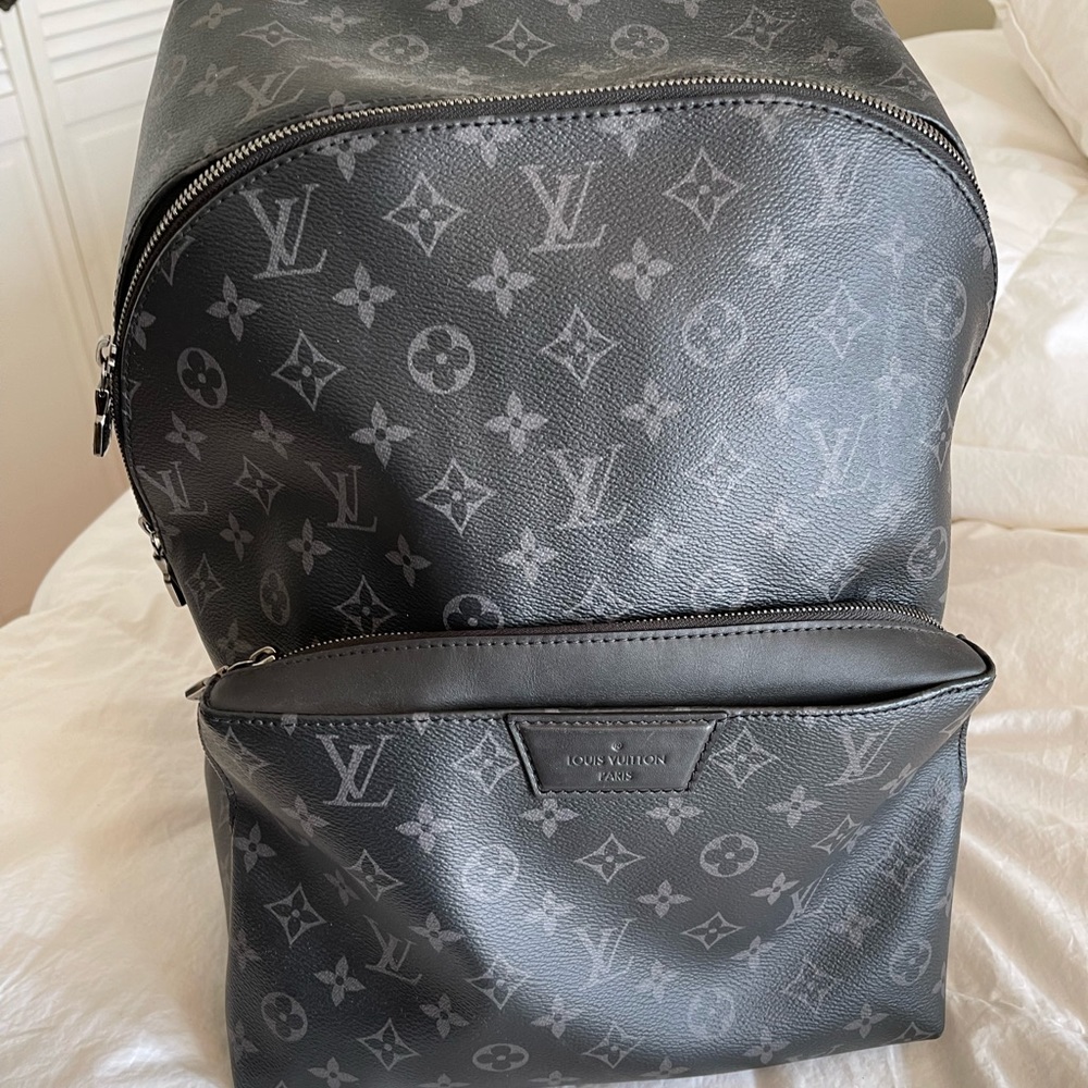 Mens lv backpack like new authentic